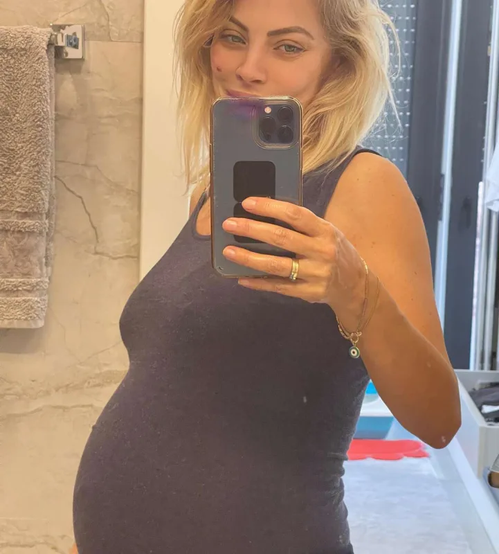 49 yaşlı aktrisa ana oldu