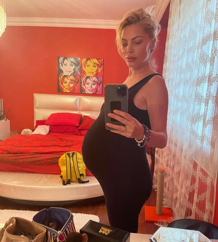 49 yaşlı aktrisa ana oldu