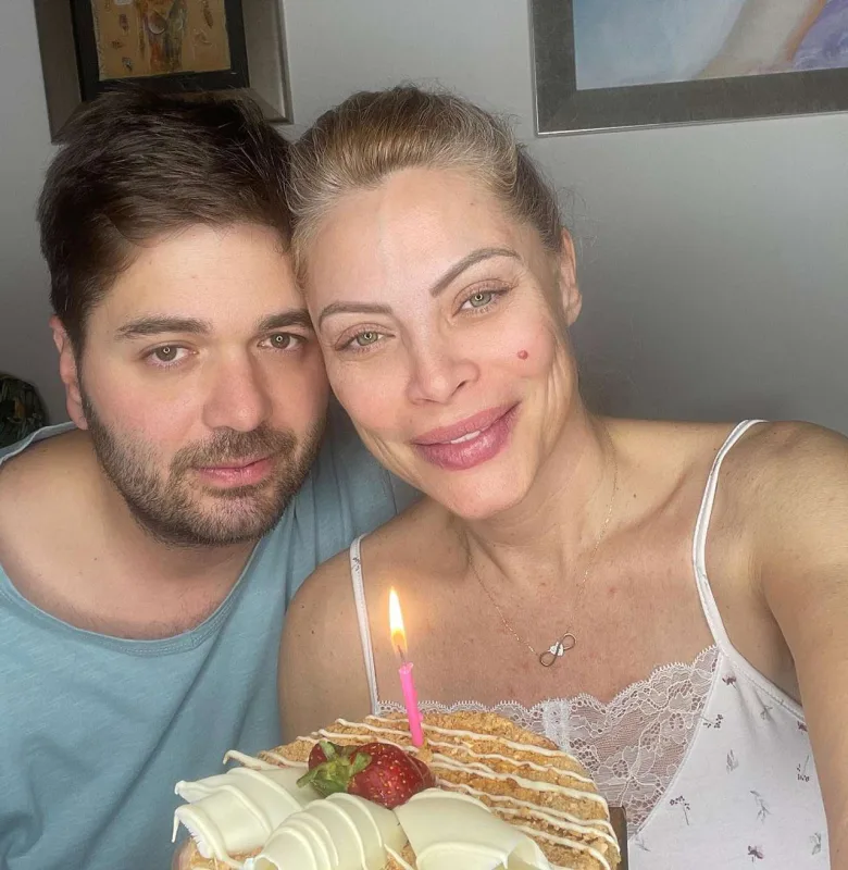 49 yaşlı aktrisa ana oldu