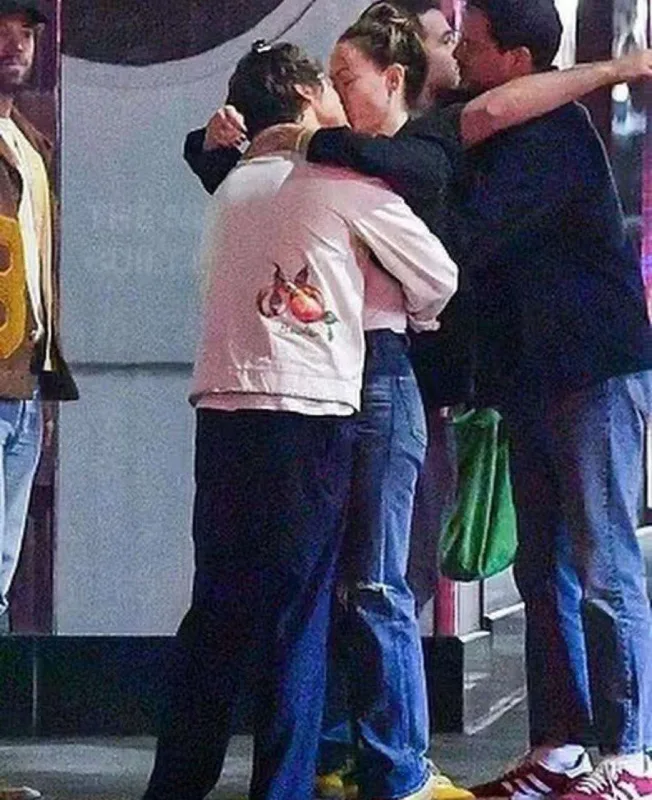 Nyu-York küçələrində alovlanan sevgi