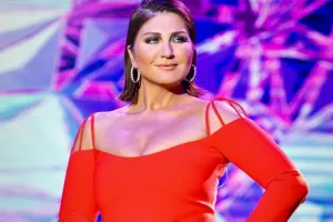 Obsesif pərəstişkarını polisə şikayət etdi