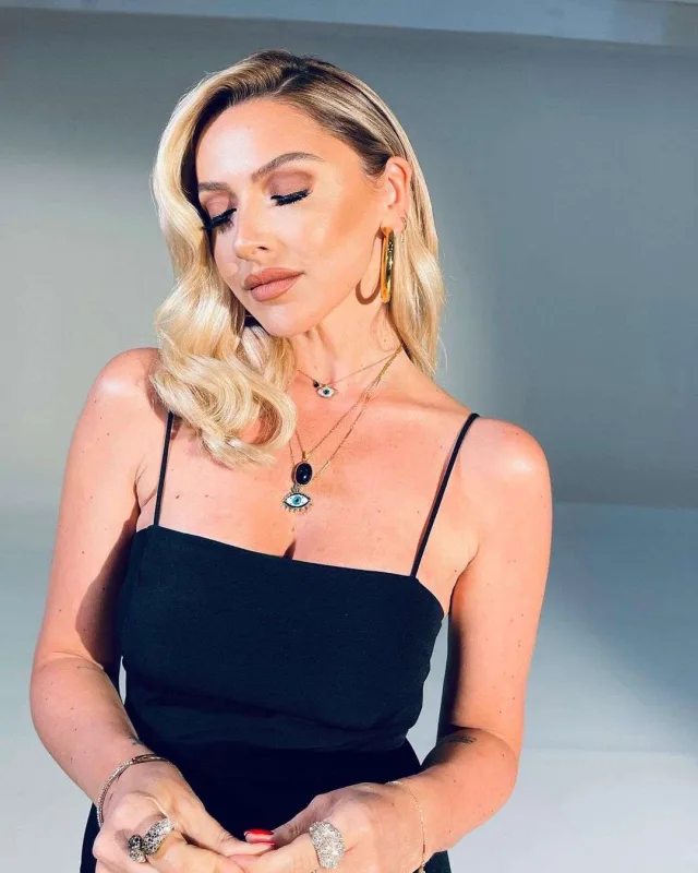 Hadise yeni ev axtarışındadır