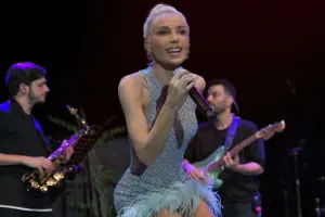 Qərara xitam verilsə də, evindən çıxmır