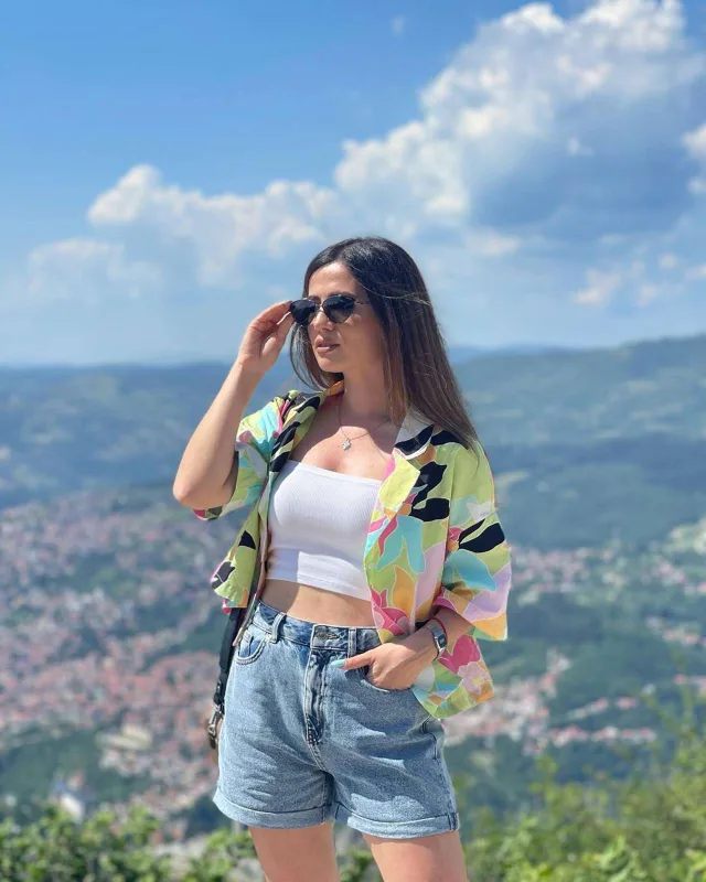 “Yaxşı qızı oynamağa nə var ki...”