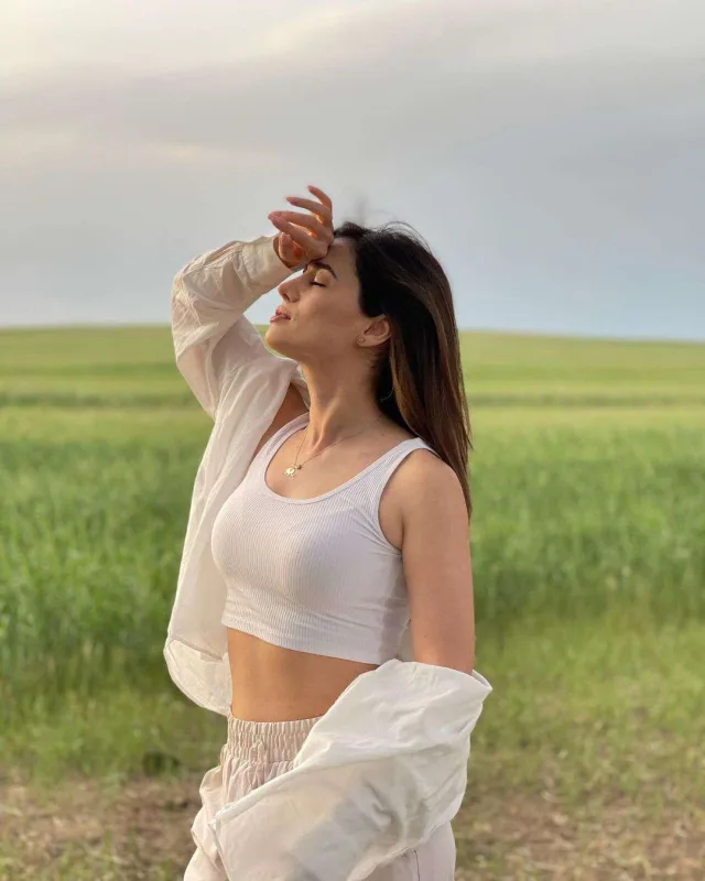 “Yaxşı qızı oynamağa nə var ki...”