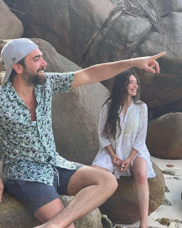 Neslihandan həyat yoldaşına təbrik