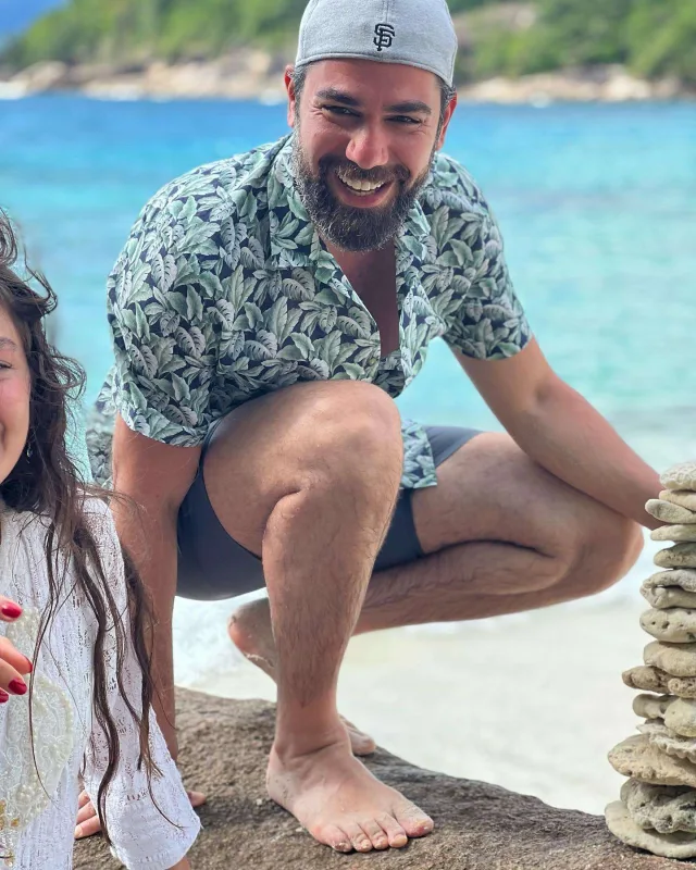 Neslihandan həyat yoldaşına təbrik