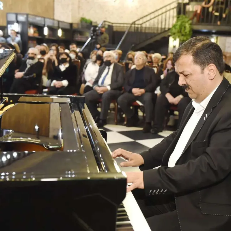 Rüstəm İbrahimbəyovun xatirə gecəsi keçirildi