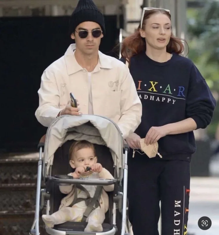 “Game of Thrones”un ulduzu ana oldu