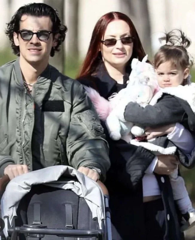 “Game of Thrones”un ulduzu ana oldu