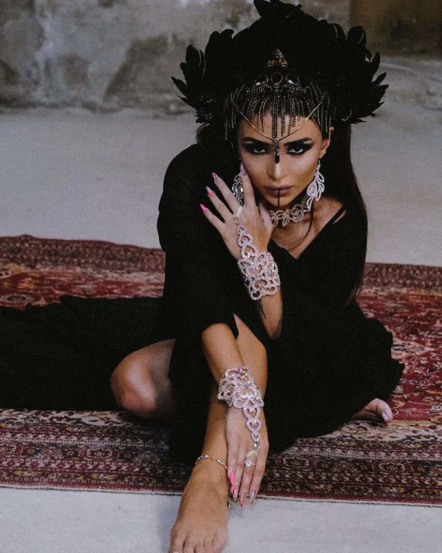 “Qara kraliça”...