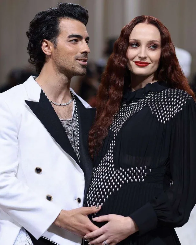 “Game of Thrones”un ulduzu ana oldu