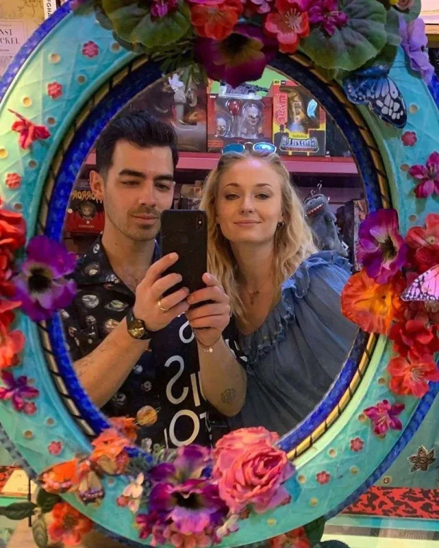 “Game of Thrones”un ulduzu ana oldu