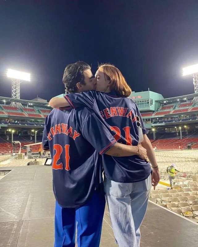 “Game of Thrones”un ulduzu ana oldu