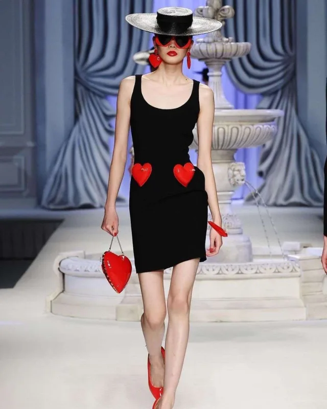 “Moschino”dan fərqli kolleksiya