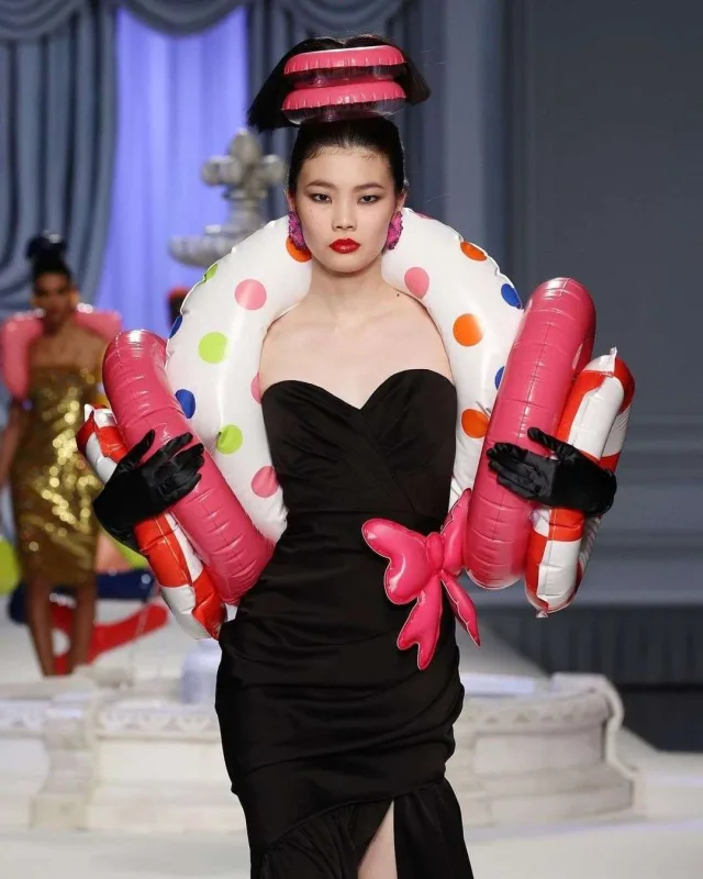 “Moschino”dan fərqli kolleksiya