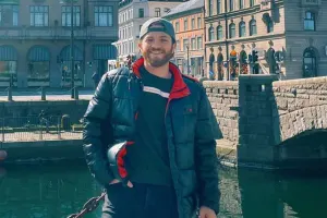 Nadir Danimarkadadır