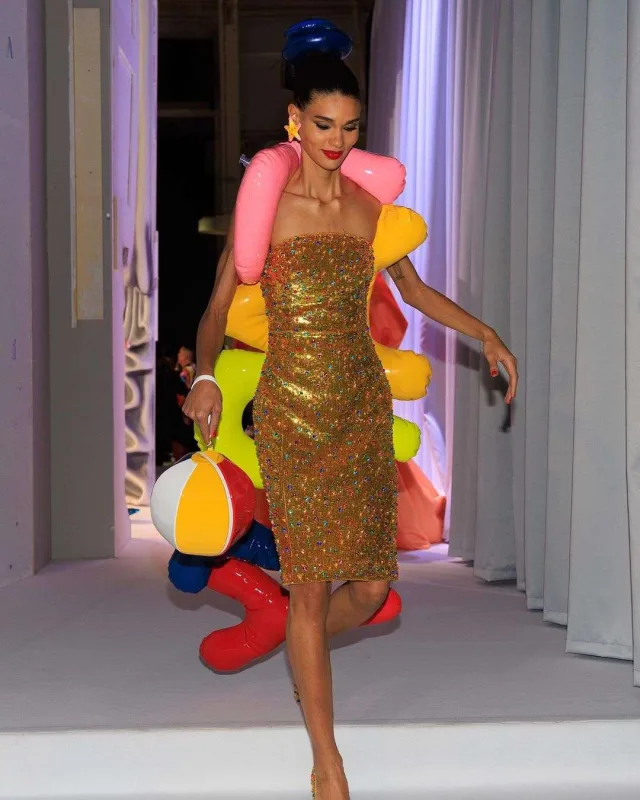 “Moschino”dan fərqli kolleksiya