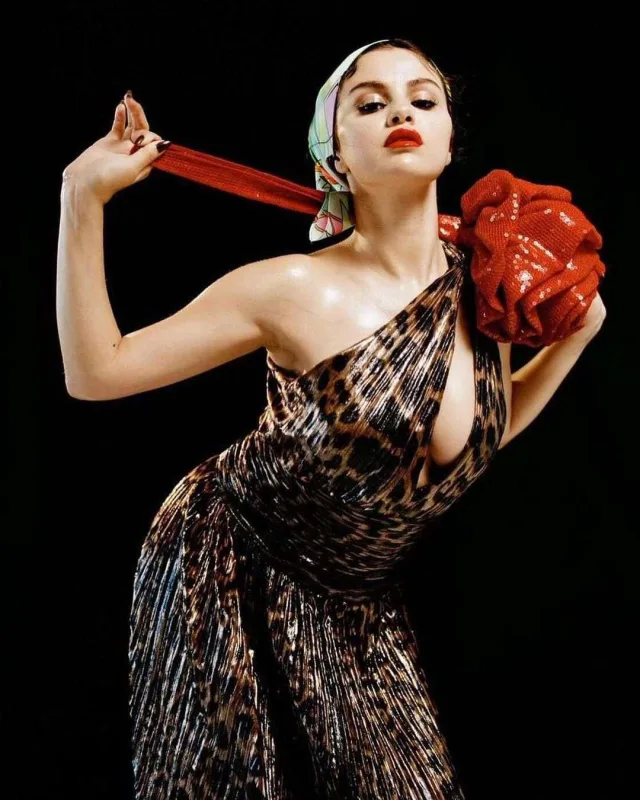 Selenanın arxiv fotoları yayıldı