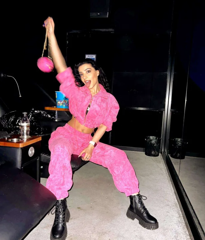 “Həyatımda kişi olmasa da, özümü apara bilirəm”