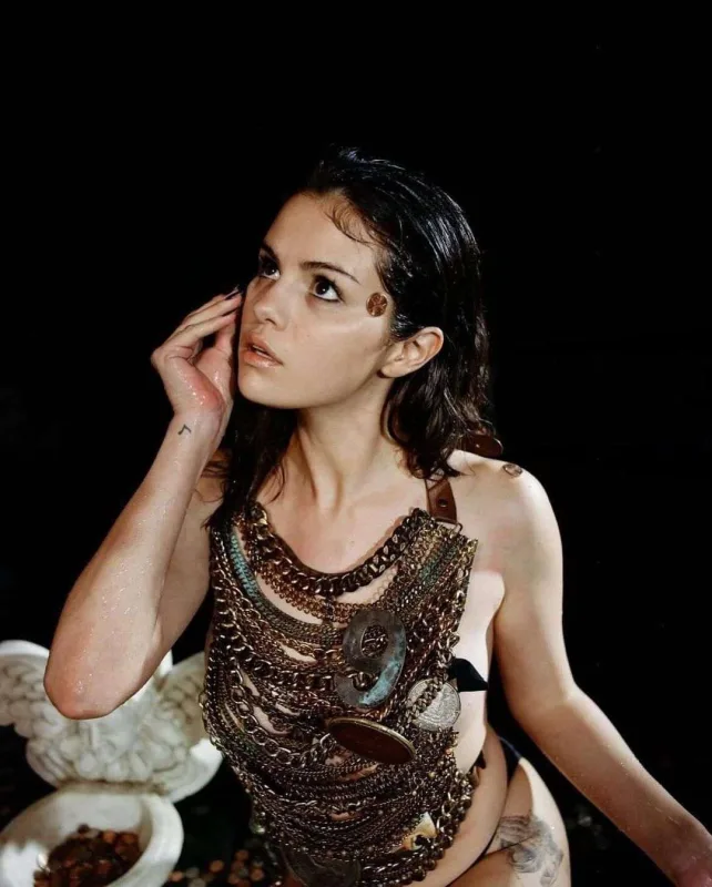 Selenanın arxiv fotoları yayıldı