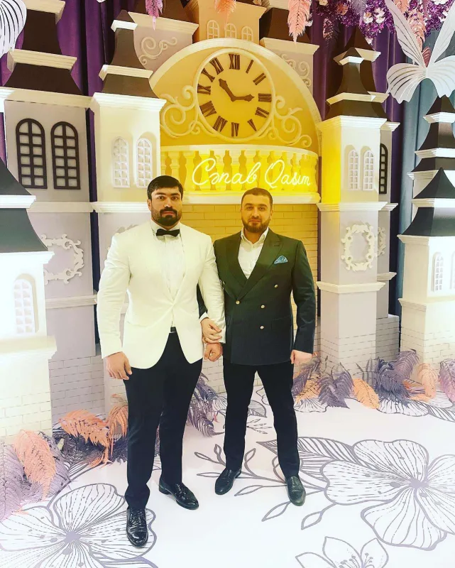 Keçmiş baş nazir nəvəsinin kiçik toyunda