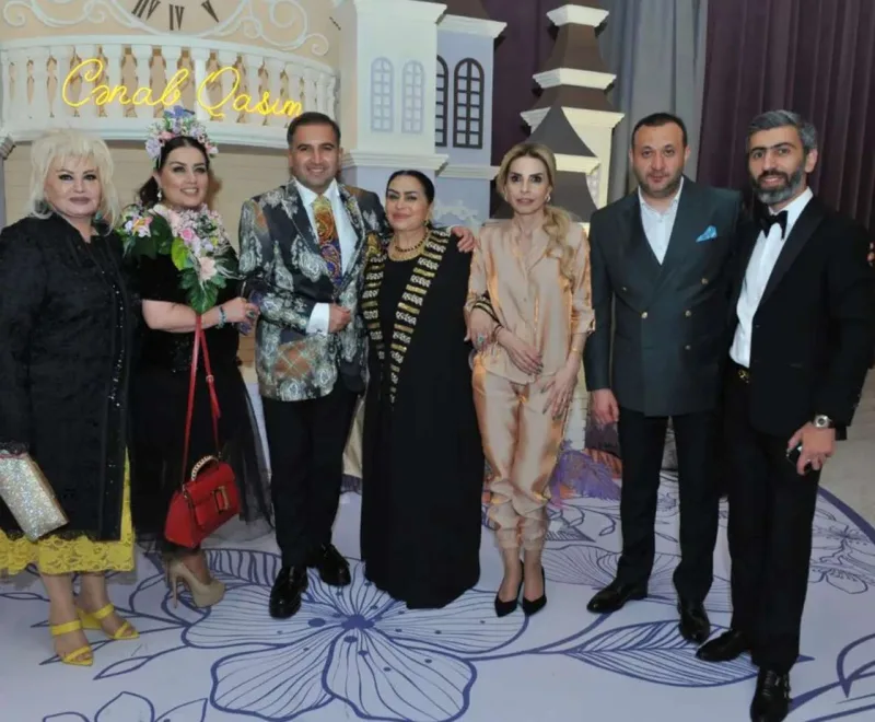 Keçmiş baş nazir nəvəsinin kiçik toyunda