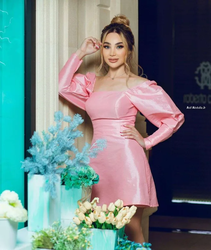 Özünü maşının altına atdı