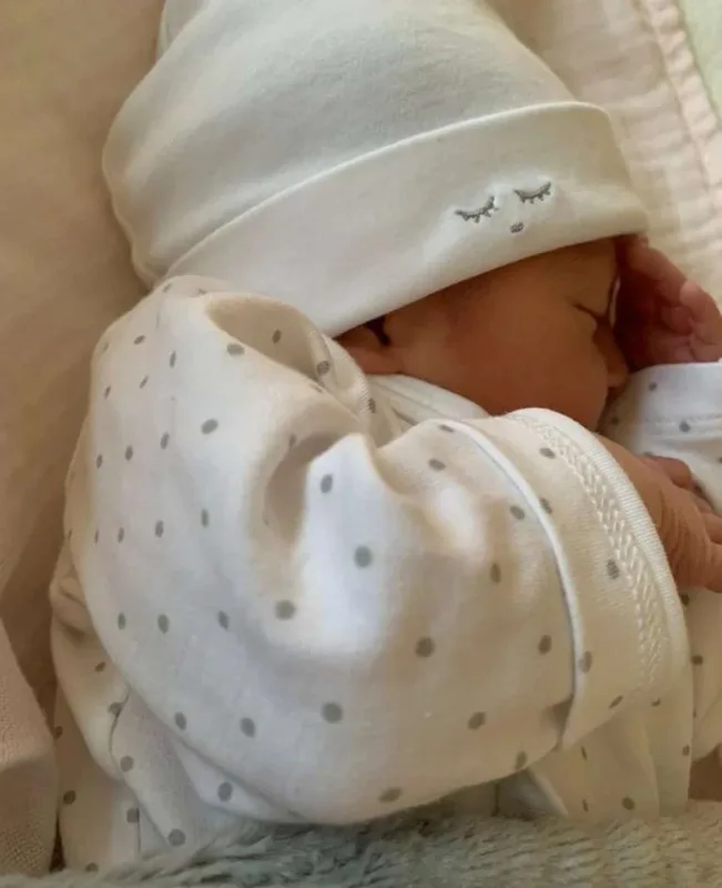 İkinci qızları dünyaya gəldi