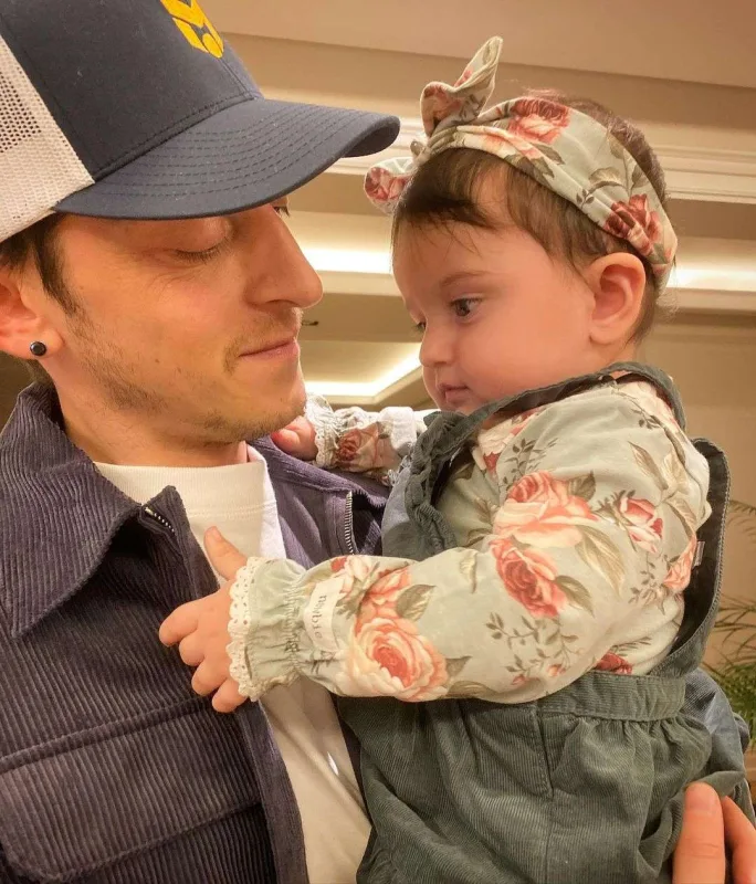 İkinci qızları dünyaya gəldi