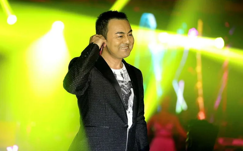 “1,90 qızlarla sevgili olduğum üçün qısa görünürəm”