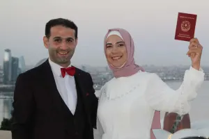 Replə tarix dərsi deyən müəllim evləndi