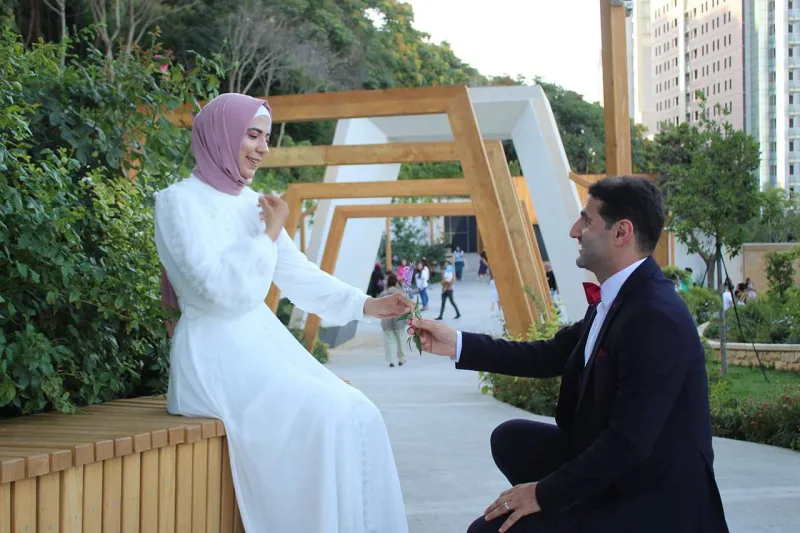 Replə tarix dərsi deyən müəllim evləndi