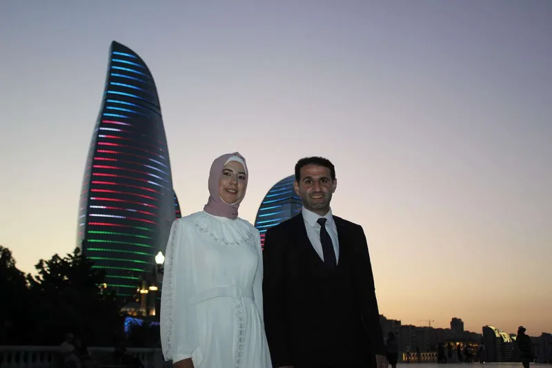 Replə tarix dərsi deyən müəllim evləndi