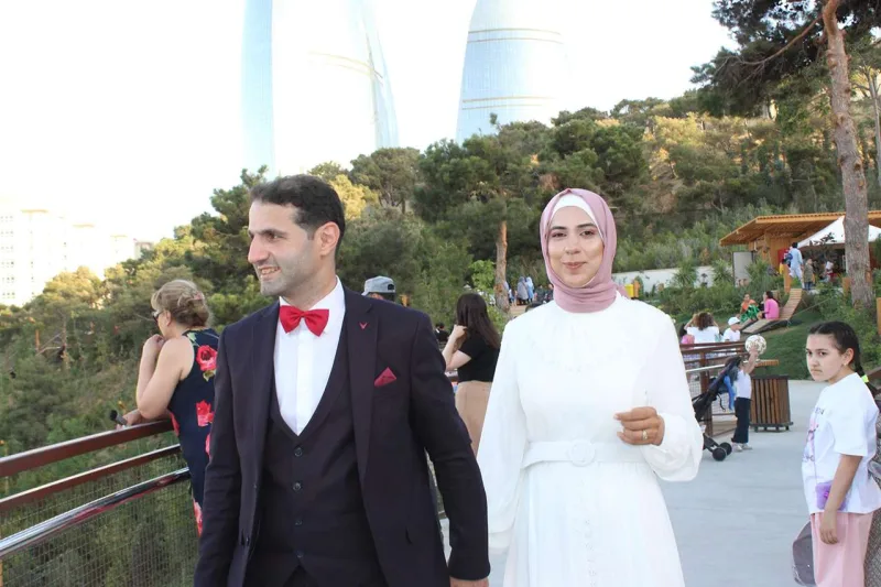 Replə tarix dərsi deyən müəllim evləndi