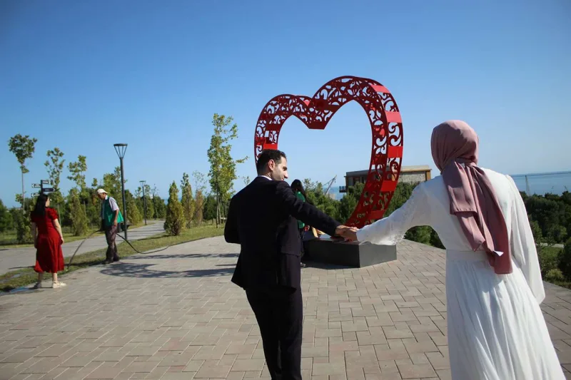 Replə tarix dərsi deyən müəllim evləndi