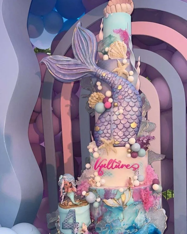 Kardi qızına doğum günü keçirdi