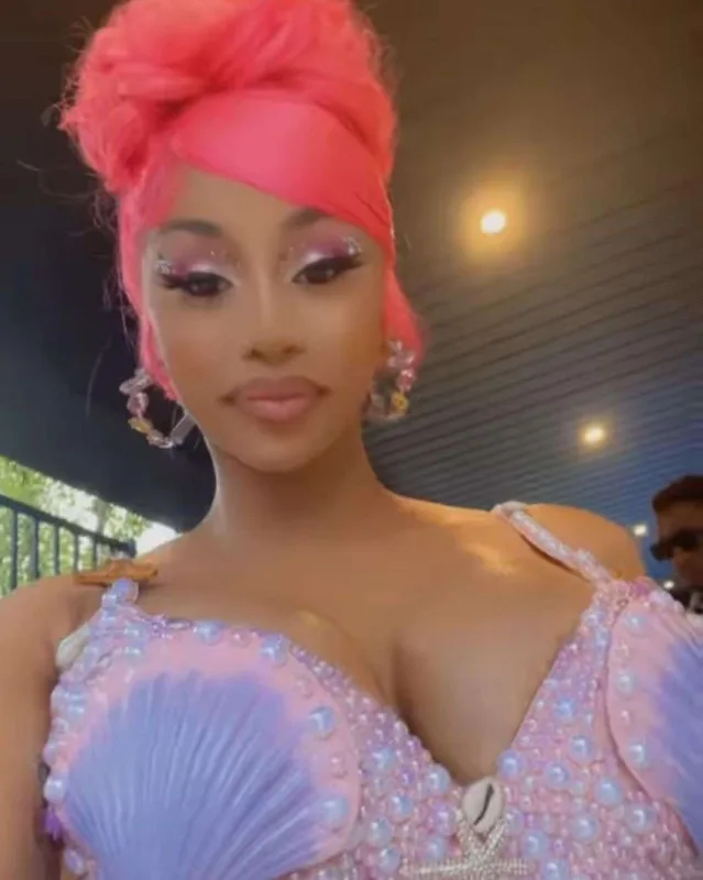 Kardi qızına doğum günü keçirdi