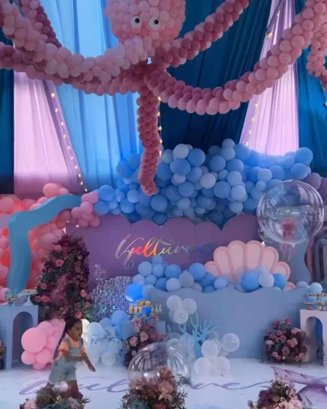 Kardi qızına doğum günü keçirdi