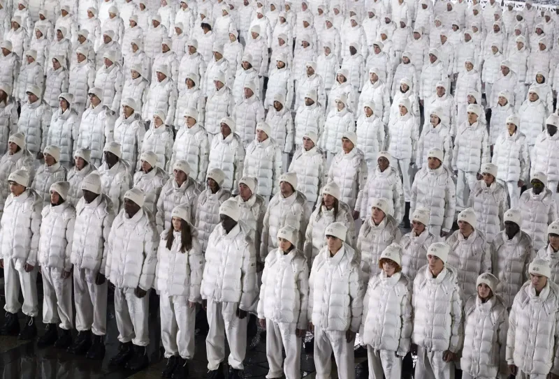 1952 nəfər eyni geyimdə - Görünməmiş moda şousu