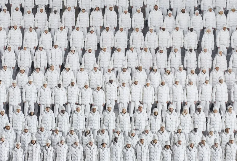 1952 nəfər eyni geyimdə - Görünməmiş moda şousu