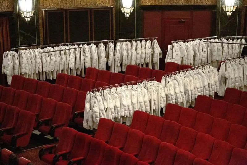 1952 nəfər eyni geyimdə - Görünməmiş moda şousu