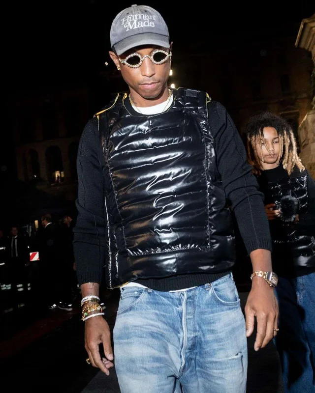 1952 nəfər eyni geyimdə - Görünməmiş moda şousu