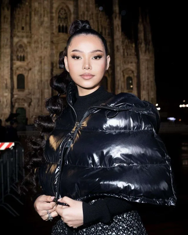 1952 nəfər eyni geyimdə - Görünməmiş moda şousu