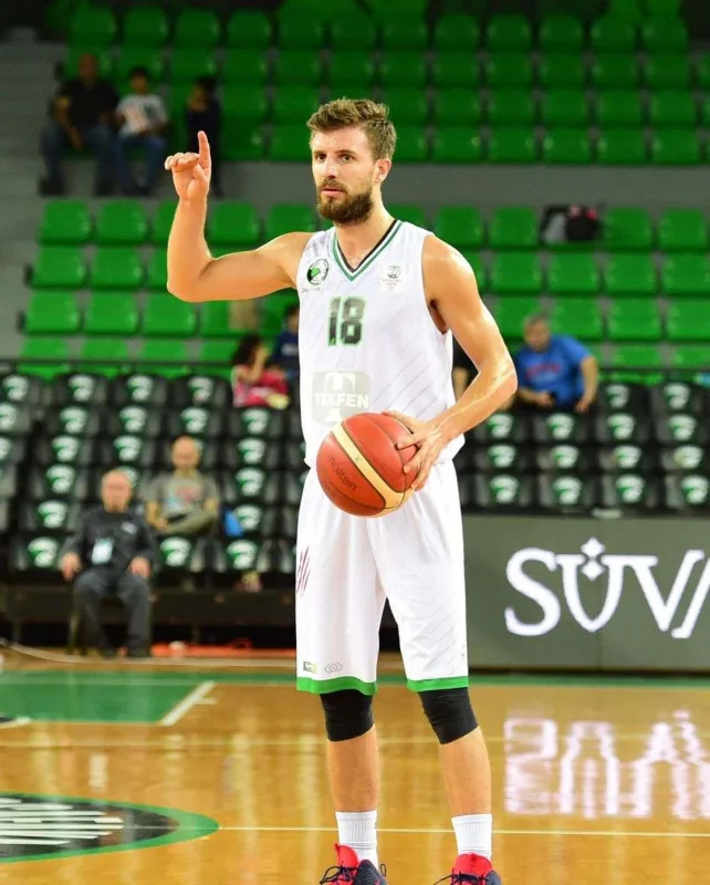 Cəmi iki ay sevgili oldular