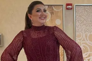 “Ziyafətlərdə abırlı geyinən səhnə qadınlarıdır”