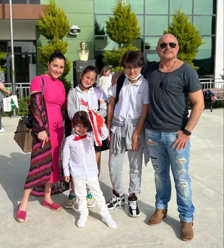 Miri Yusif ailəsi ilə... - Foto