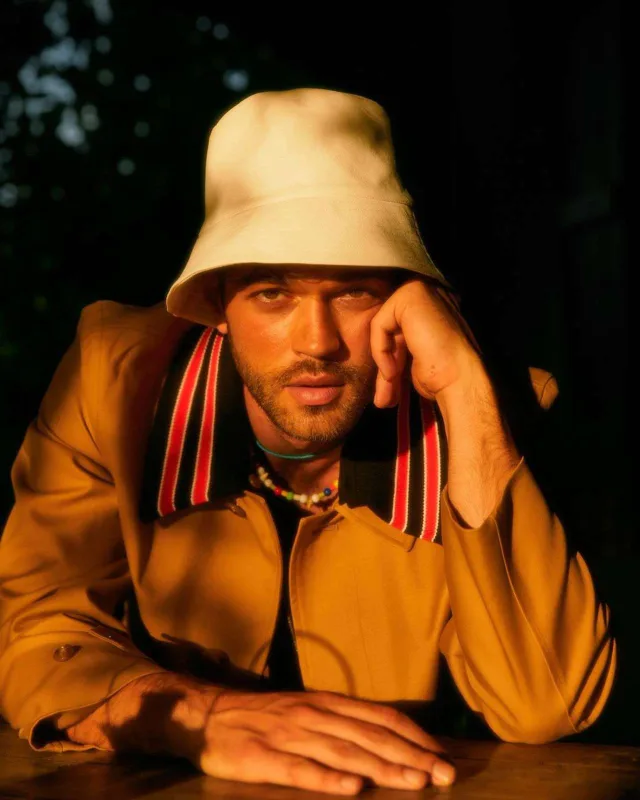 “Kara Tahta”nın ulduzları koronaya yoluxdu