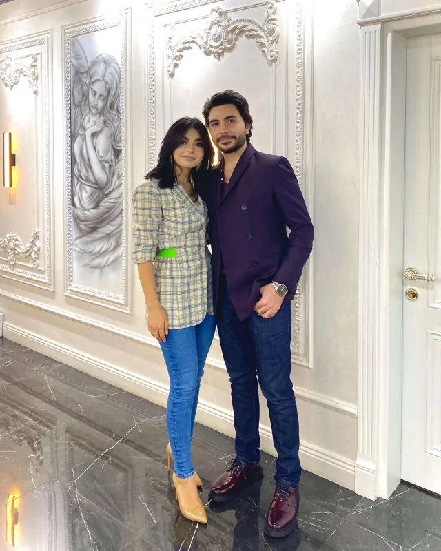 “Bir bahardır, bir də sənsən...”