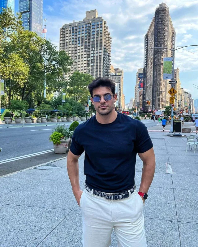 Hadisedən sonra indi də Hülya Avşarın qızı ilə...